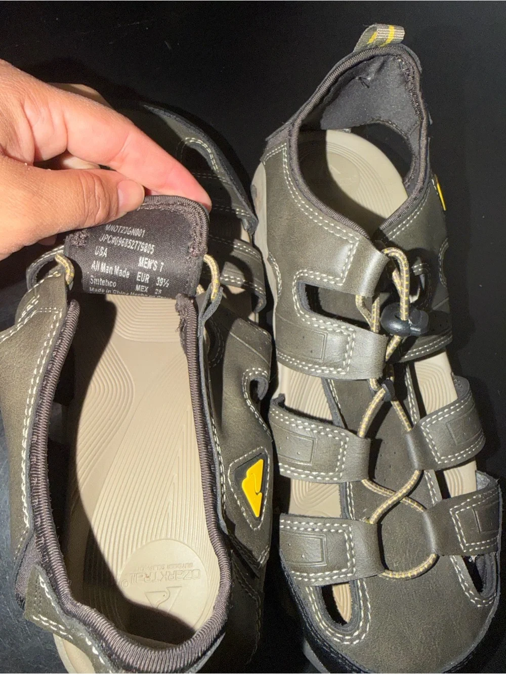 Men's Olive Green Closed-Toe Outdoor Sandals - Casual Comfort